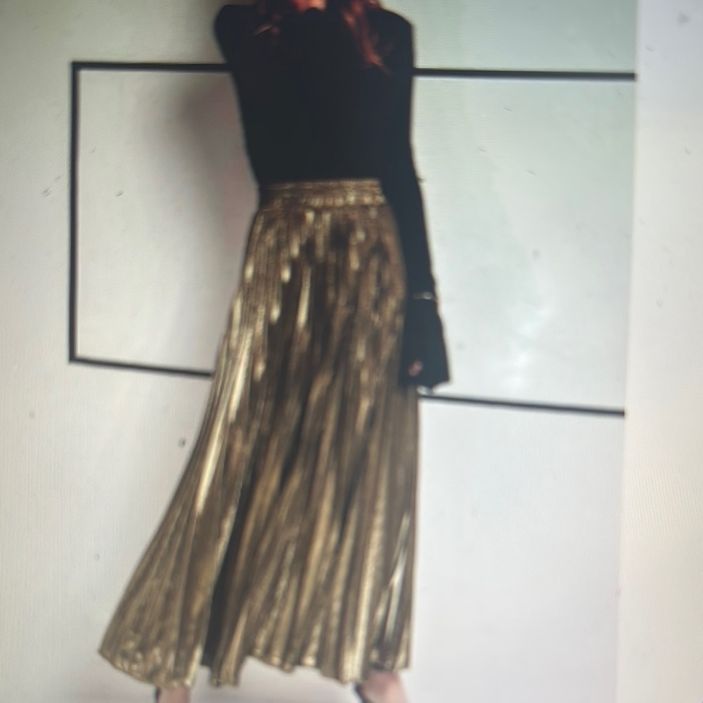 Elegant Gold Pleated Skirt